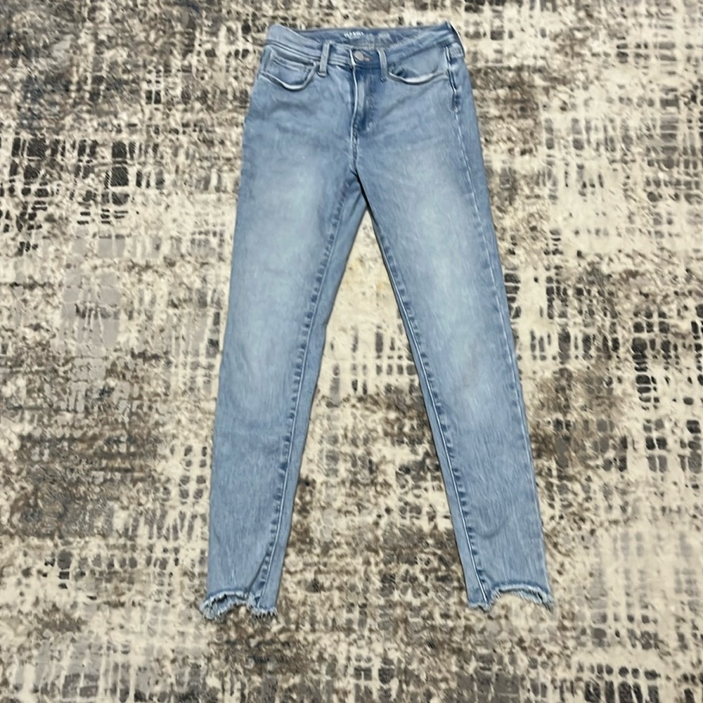 Old navy light colored skinny jeans with no holes - Picture 1 of 3